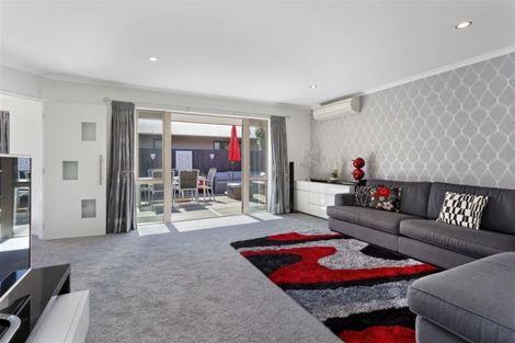 Photo of property in 10 Tawa Place, Parklands, Christchurch, 8083