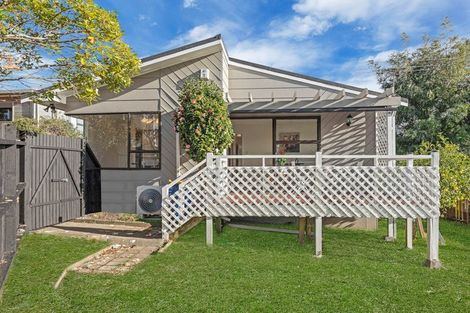Photo of property in 2/21 College Road, Northcote, Auckland, 0627