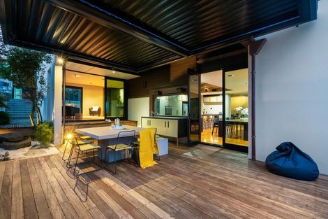 Photo of property in 51 Pacific Parade, Army Bay, Whangaparaoa, 0930