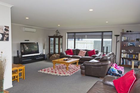 Photo of property in 4 Angelina Way, Kelvin Grove, Palmerston North, 4414