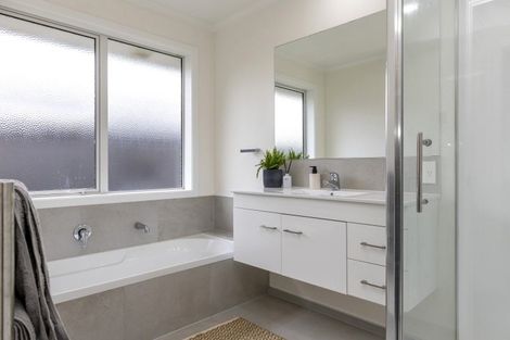 Photo of property in 8 Huka Heights Drive, Rangatira Park, Taupo, 3330