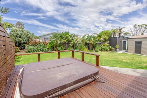 Photo of property in 5 Valerie Street, Clive, 4102