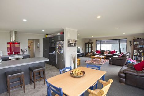 Photo of property in 4 Angelina Way, Kelvin Grove, Palmerston North, 4414
