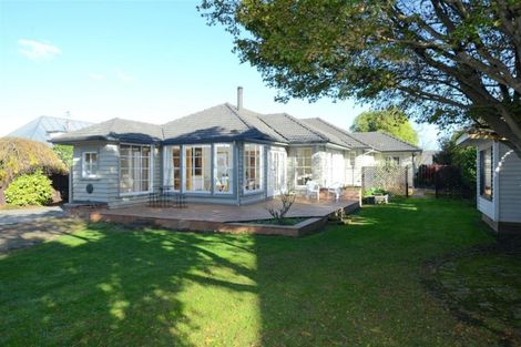 Photo of property in 118 Memorial Avenue, Burnside, Christchurch, 8053