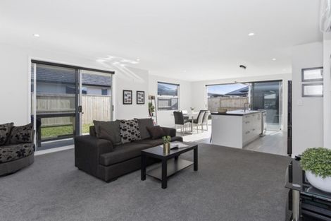 Photo of property in 63 Te Kio Crescent, Papamoa Beach, Papamoa, 3118