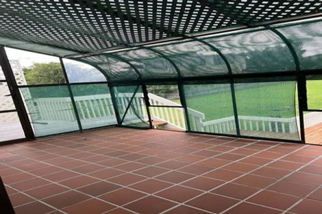 Photo of property in 83 Pupuke Road, Northcote, Auckland, 0627