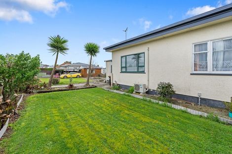 Photo of property in 2 Hobson Place, Takaro, Palmerston North, 4412