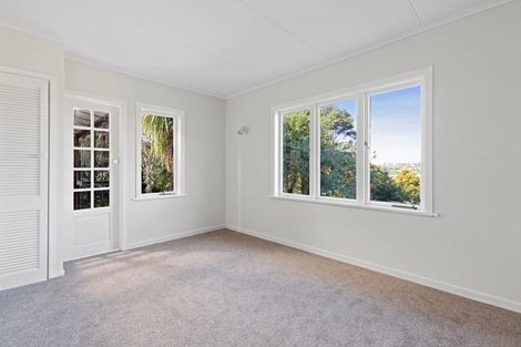 Photo of property in 109-111 Whangaparaoa Road, Red Beach, 0932