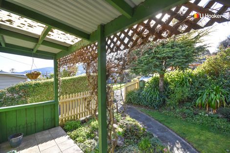 Photo of property in 8 Dickson Street, Macandrew Bay, Dunedin, 9014