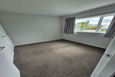 Photo of property in 3a Hillview Crescent, Paparangi, Wellington, 6037