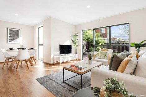 Photo of property in 4/351 West Coast Road, Glen Eden, Auckland, 0602