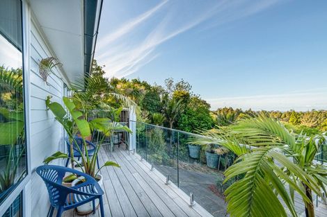 Photo of property in 20 Raroa Terrace, Waiatarua, Auckland, 0604