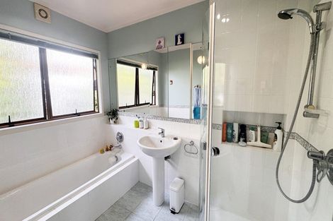 Photo of property in 8 Langstone Place, Chatswood, Auckland, 0626