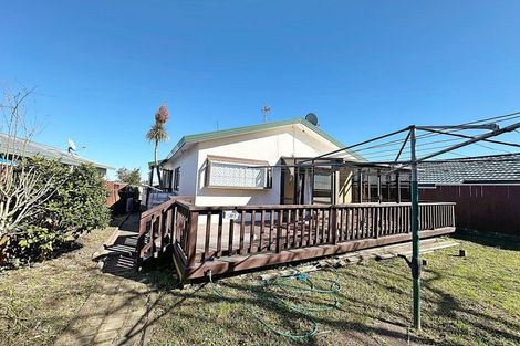 Photo of property in 16 Nerissa Place, Randwick Park, Auckland, 2105