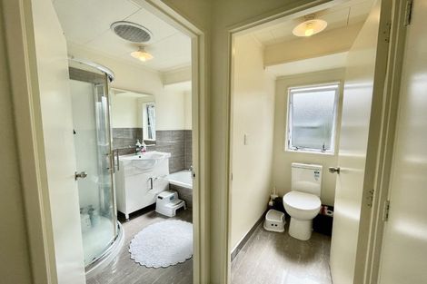 Photo of property in 2/15 Kirklow Place, Goodwood Heights, Auckland, 2105