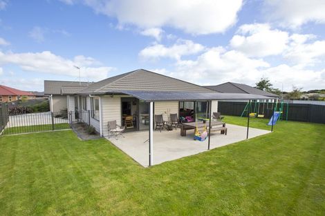 Photo of property in 4 Angelina Way, Kelvin Grove, Palmerston North, 4414