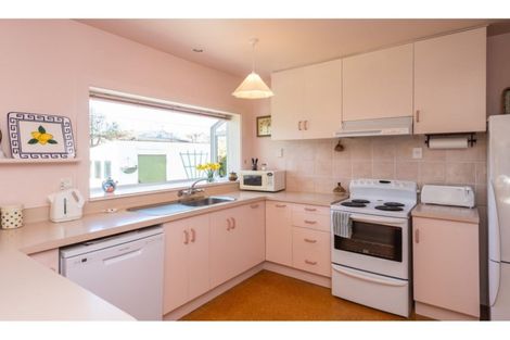 Photo of property in 37 Holly Road, St Albans, Christchurch, 8014