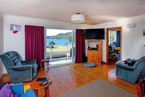 Photo of property in 611 Beach Road, Whangamata, 3620