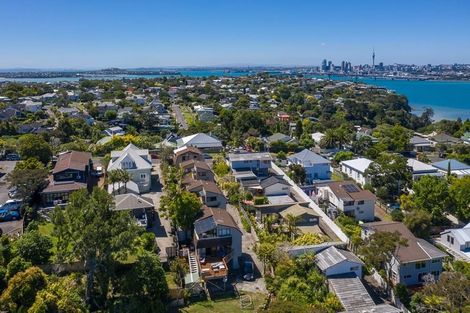 Photo of property in 2/43 Rawene Road, Birkenhead, Auckland, 0626