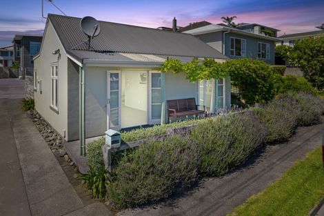 Photo of property in 160 Molesworth Street, New Plymouth, 4312