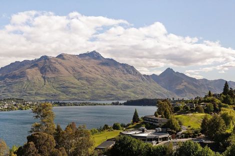 Photo of property in 16 Highlands Close, Queenstown, 9300