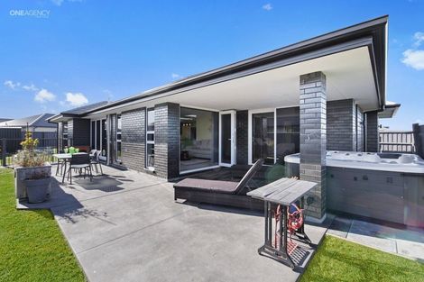 Photo of property in 14 Deans Place, Amberley, 7410