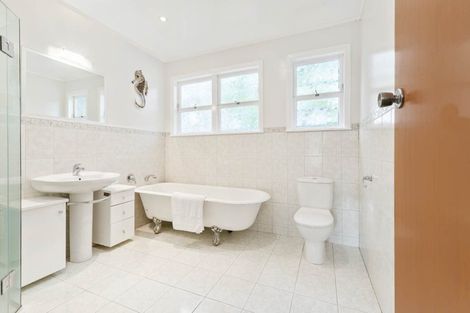 Photo of property in 2 Kay Road, Swanson, Auckland, 0614