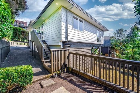 Photo of property in 30a Colmar Road, Mellons Bay, Auckland, 2014