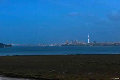 Photo of property in 195 West Harbour Drive, West Harbour, Auckland, 0618