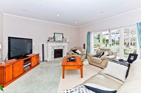 Photo of property in 18 Korau Road, Greenlane, Auckland, 1051