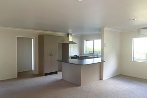 Photo of property in 12 Mediterranean Way, Goodwood Heights, Auckland, 2105