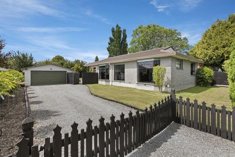 Photo of property in 27 Momorangi Crescent, Redwood, Christchurch, 8051