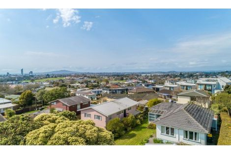 Photo of property in 62 Ocean View Road, Northcote, Auckland, 0627