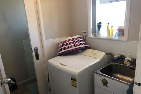 Photo of property in 17 Convair Crescent, Mangere, Auckland, 2022