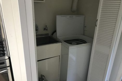 Photo of property in 41 Hungerford Road, Lyall Bay, Wellington, 6022