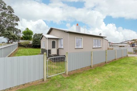 Photo of property in 98 Centennial Avenue, Waitara, 4320