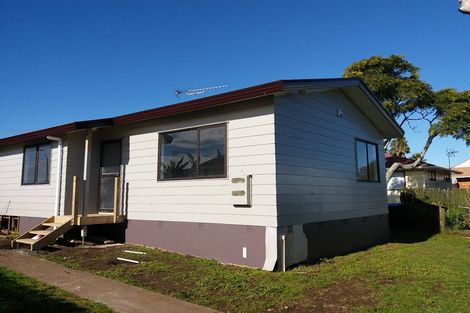 Photo of property in 2/9 Penion Drive, Flat Bush, Auckland, 2023