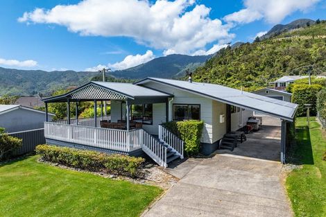 Photo of property in 11 Okiwi Crescent, Okiwi Bay, French Pass, 7193