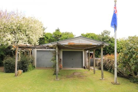 Photo of property in 16 Punga Street, Tangimoana, 4822