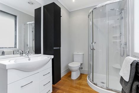 Photo of property in 6 Ward Crescent, Te Atatu Peninsula, Auckland, 0610