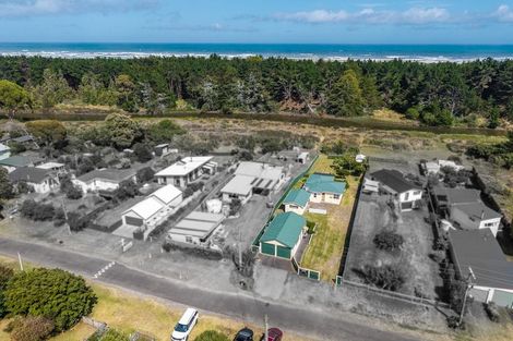 Photo of property in 28 Drake Street, Waikawa Beach, Levin, 5573