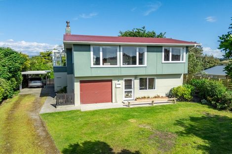 Photo of property in 15 Arthur Street, Waikawa Beach, Levin, 5573