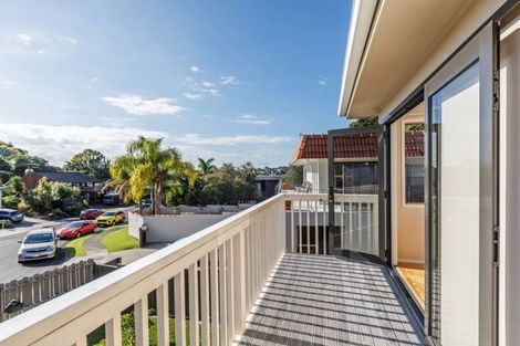 Photo of property in 28 King Richard Place, Browns Bay, Auckland, 0630