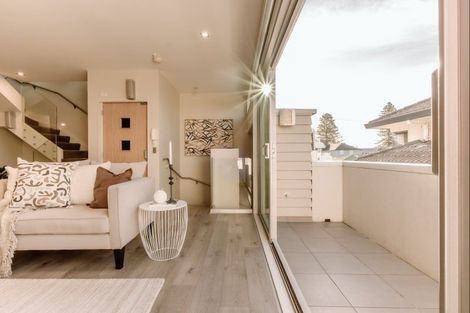 Photo of property in 2/35 Victoria Road, Mount Maunganui, 3116