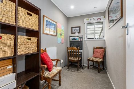 Photo of property in 7 Luff Place, Whitby, Porirua, 5024