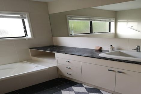 Photo of property in 62 Newhaven Terrace, Mairangi Bay, Auckland, 0630