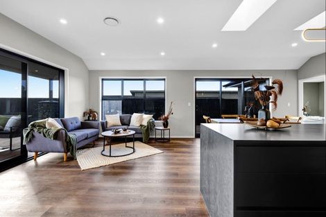 Photo of property in 6 Oliver O'leary Way, Westown, New Plymouth, 4310