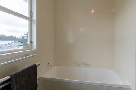 Photo of property in 35 Castleford Street, Green Bay, Auckland, 0604