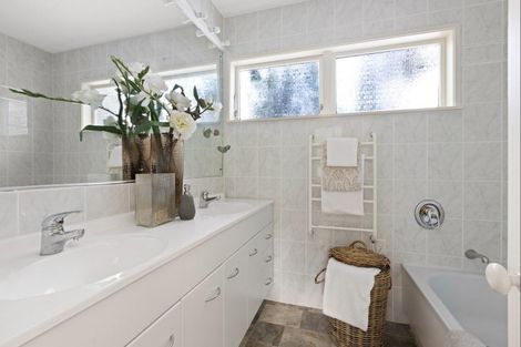 Photo of property in 30 Sanctuary Point, Sunnyhills, Auckland, 2010