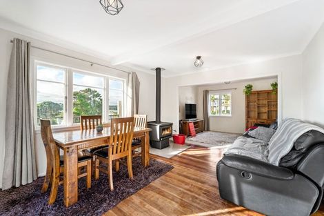 Photo of property in 1 The Terrace, Herald Island, Auckland, 0618